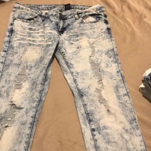 Lightly ripped skinny jeans